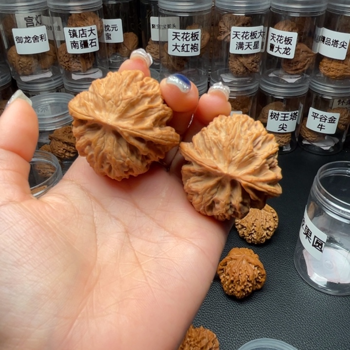 哥***调文玩核桃吊坠苹果