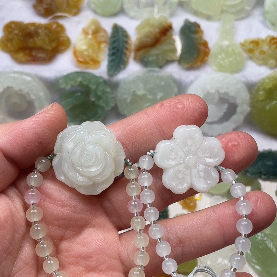 蛇纹石玉未镶嵌颈饰