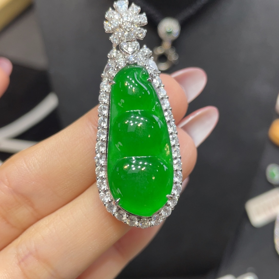 翡翠18K金镶嵌颈饰天然缅甸翡翠a货