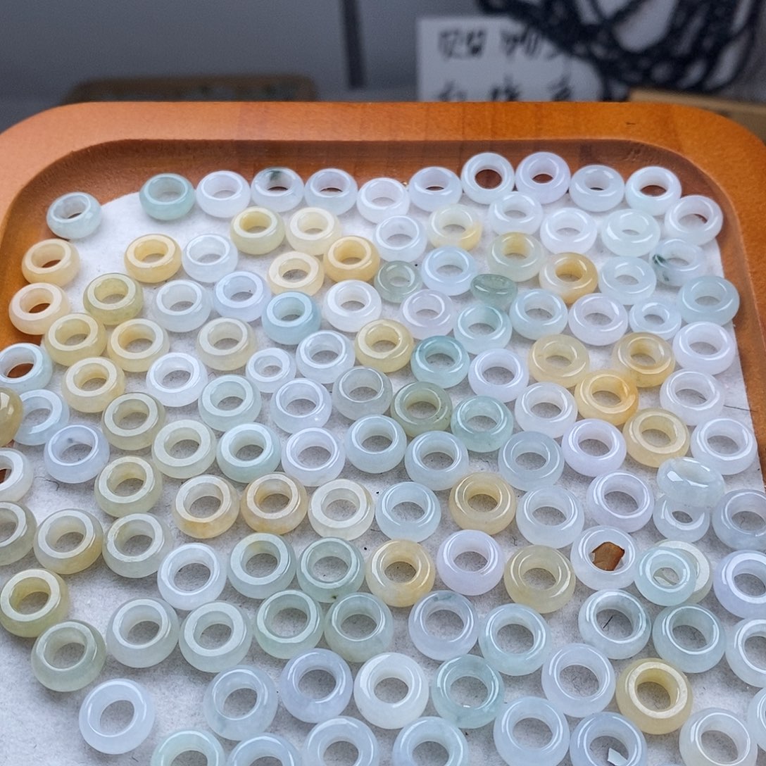 翡翠颈饰未镶嵌小甜甜圈1个