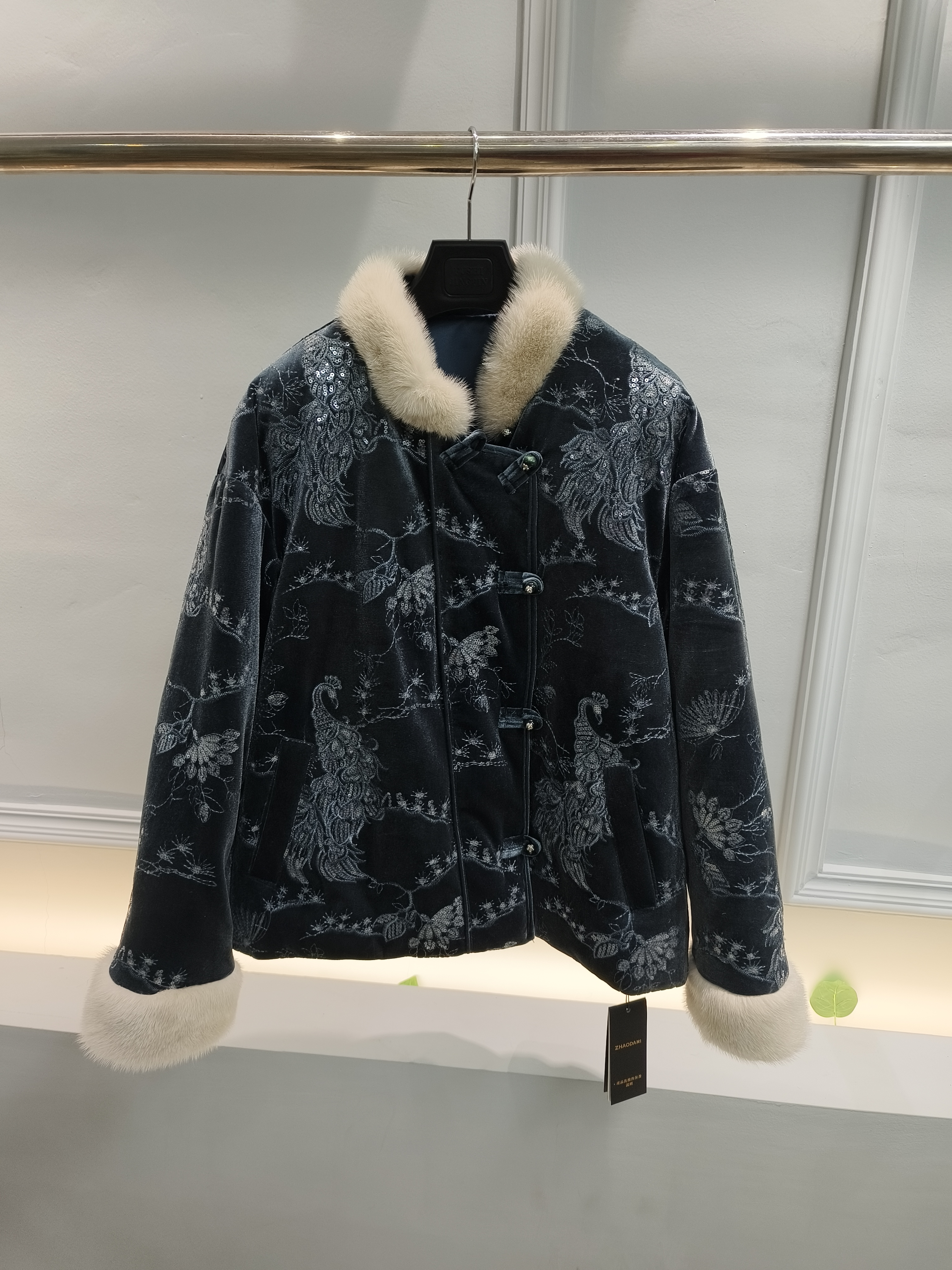 JDJ洁哥 重工刺绣钉珠亮片DX-66056短款鹅绒服冬季复古时尚中国风