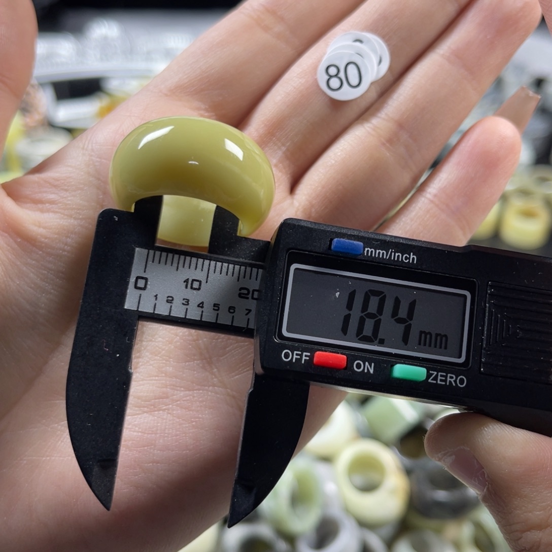 蛇纹石玉未镶嵌戒指