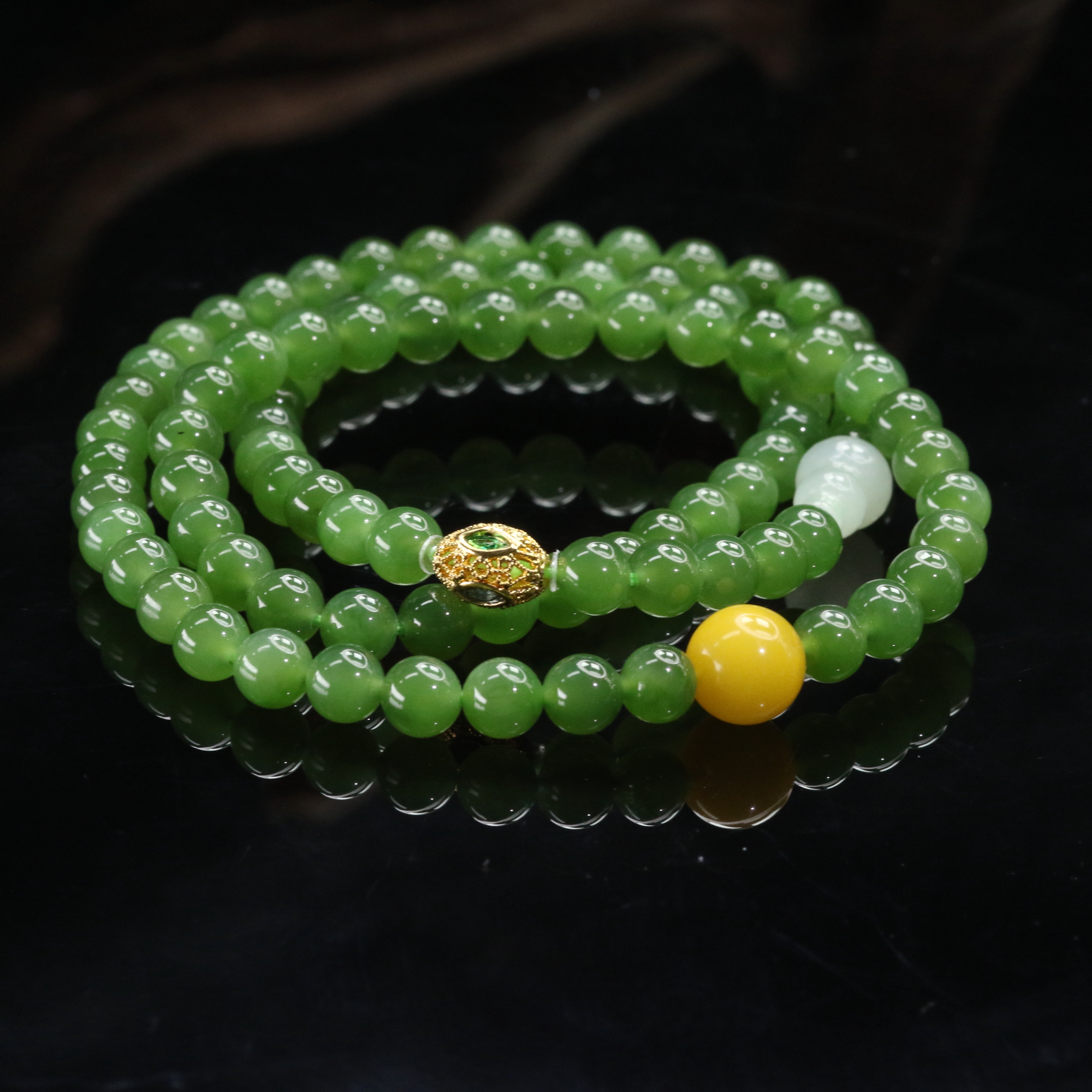 34和田玉俄七碧玉阳绿项链/100612上海嘉禾拍卖