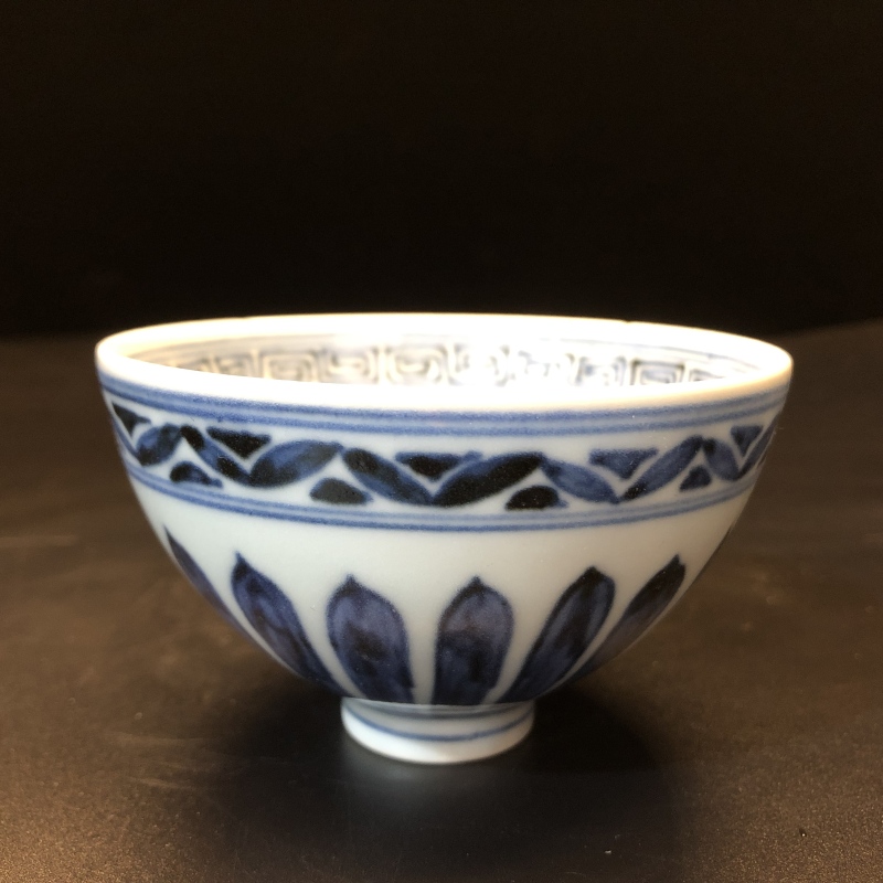 12.24/N100600/00462/青花缠枝莲鸡心杯/口径9.1/高5.7/130cc