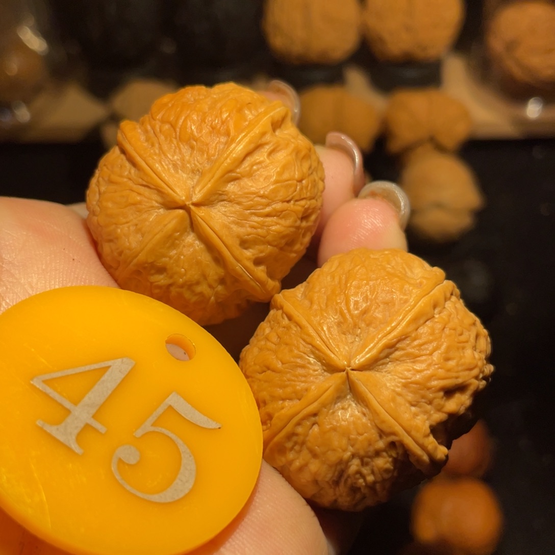 四棱35尺寸核桃。   