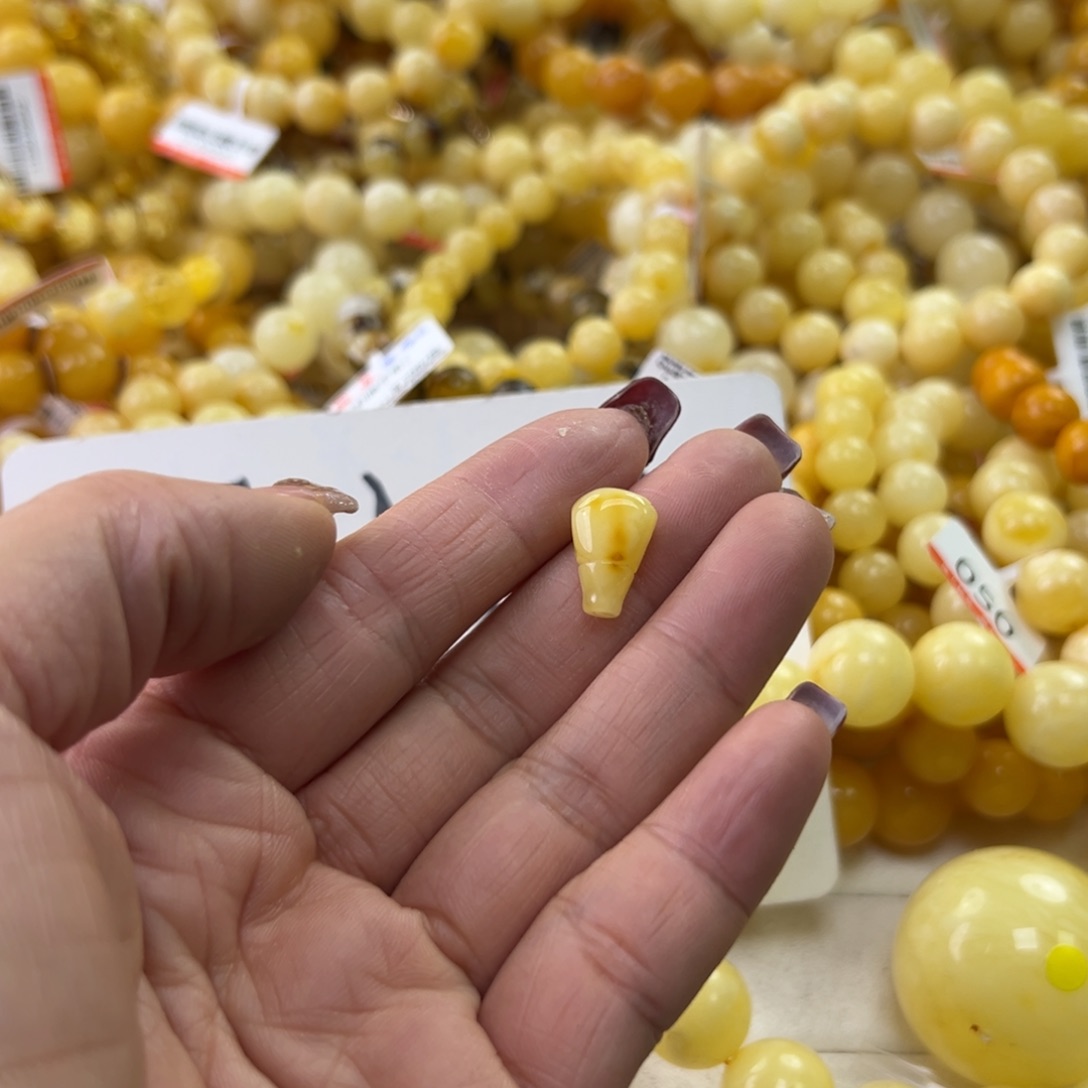 琥珀珠宝奇石未镶嵌