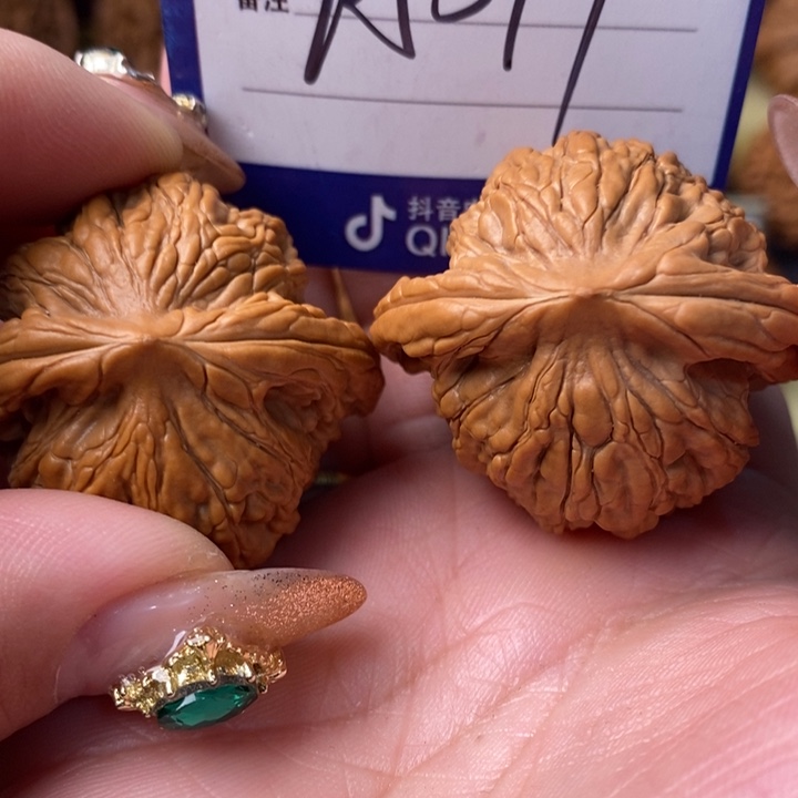 轩***话把件桃核全品粗筋虎