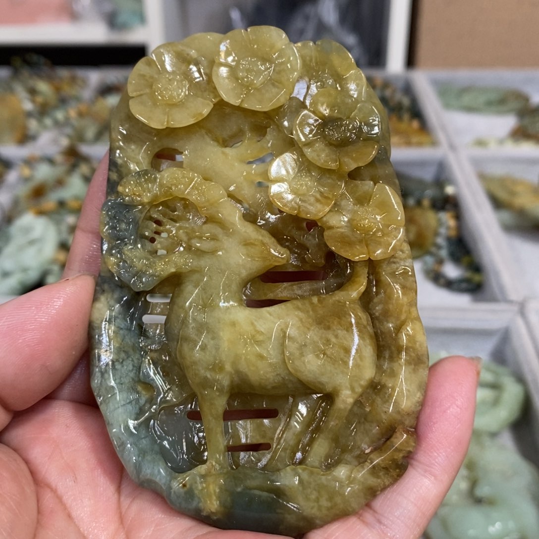 蛇纹石玉颈饰未镶嵌