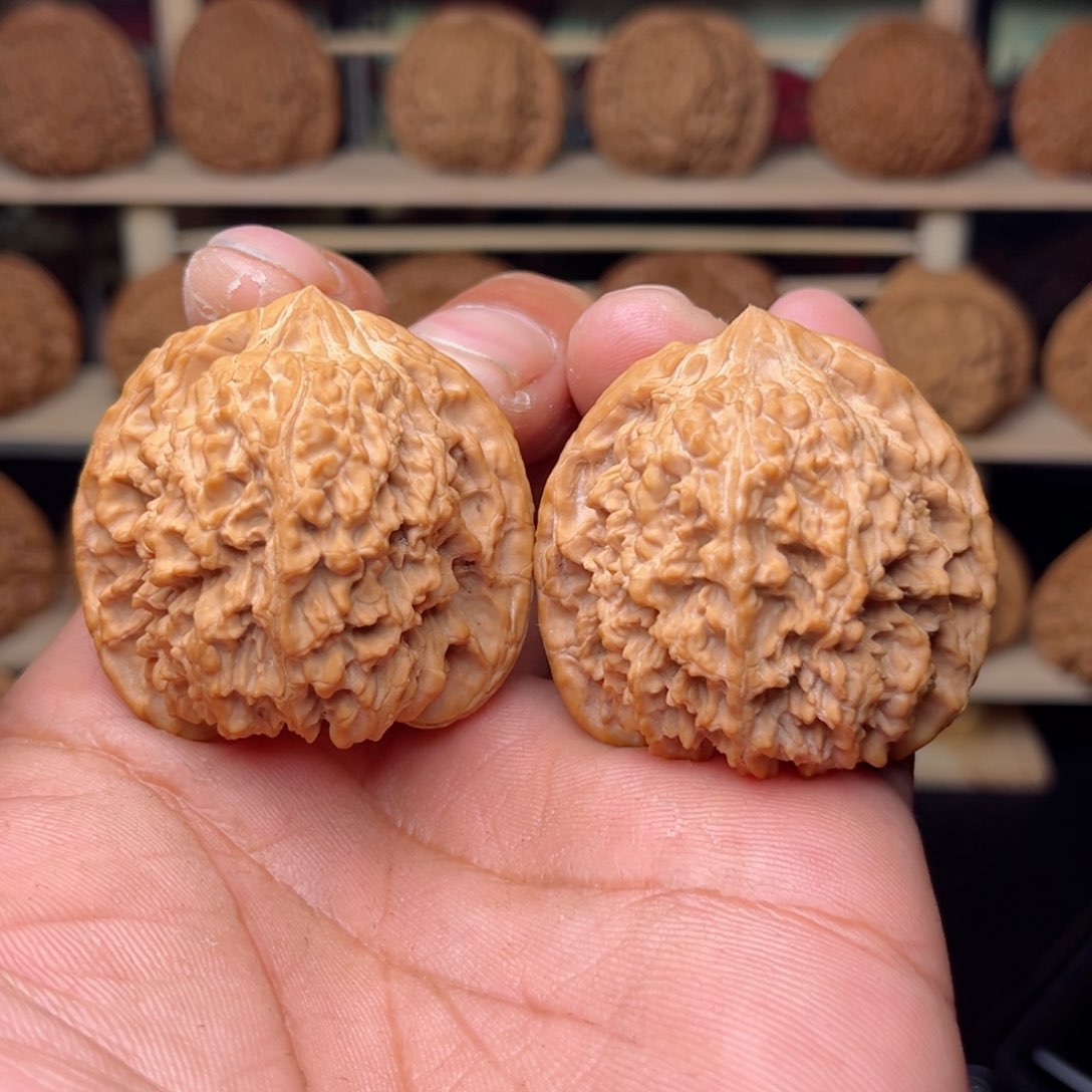 文玩核桃把件凪文玩核桃把件42尺满天星