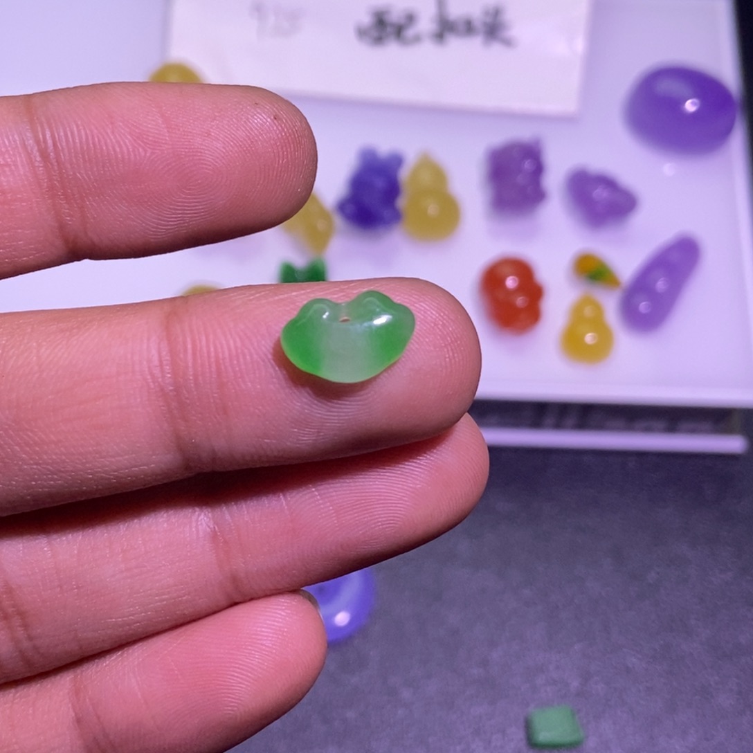 翡翠未镶嵌颈饰吊坠