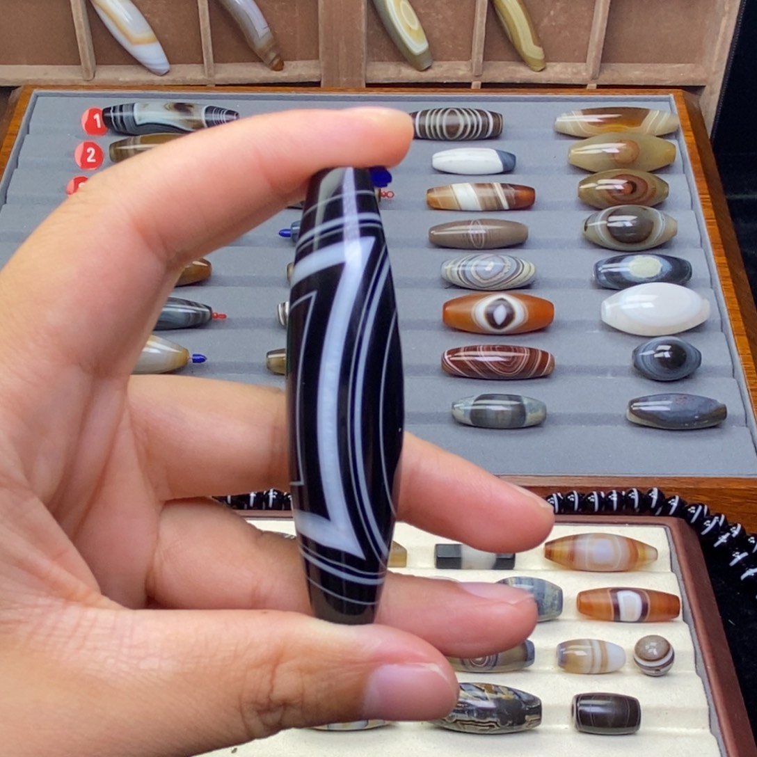 陈***公未镶嵌颈饰玛瑙/玉髓