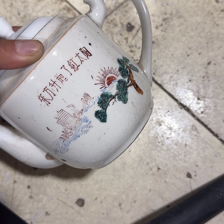 摆件瓷器攀登高峰瓷器