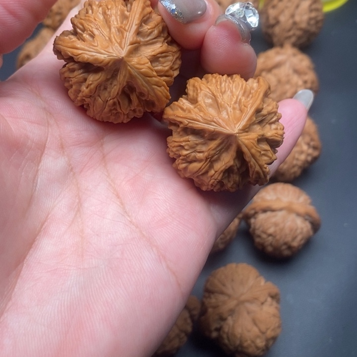 文玩核桃吊坠三棱