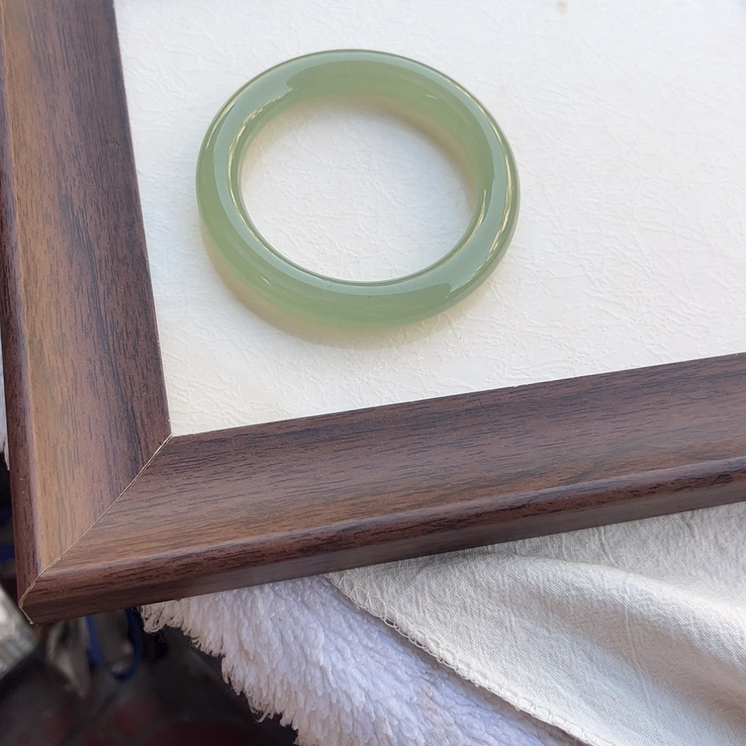 兔***宥东陵石未镶嵌手镯不退不换