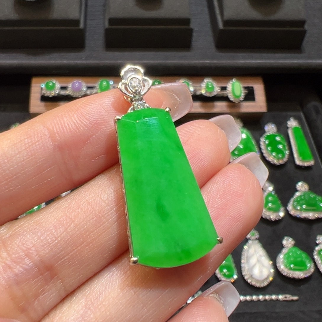 翡翠颈饰18K金镶嵌收到货48小时鉴赏期