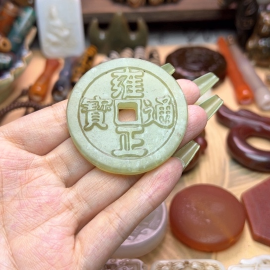 蛇纹石玉未镶嵌颈饰