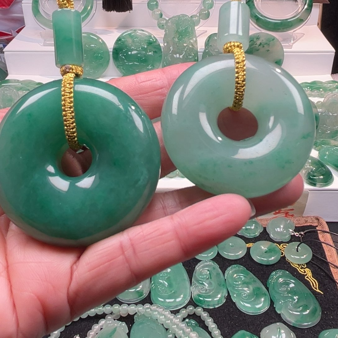 石英质玉吊坠(不含链)合金