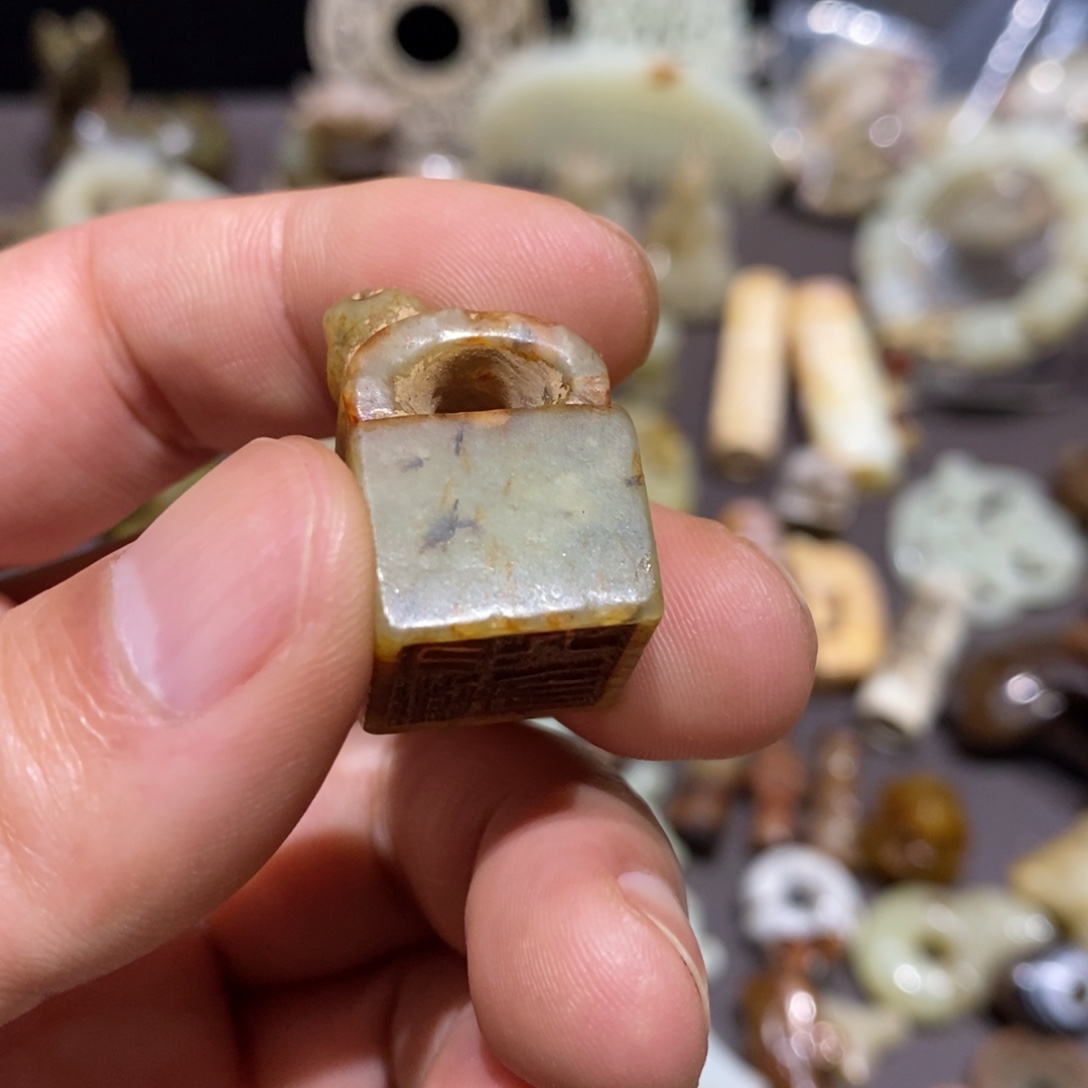 阿***尔和田玉（糖玉）未镶嵌颈饰