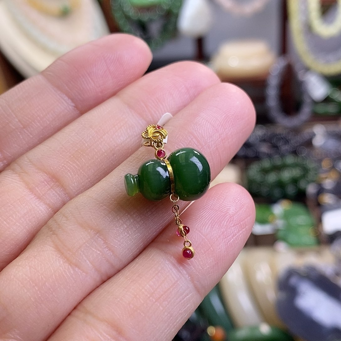 和田玉孤品福利款老矿料碧玉猫眼18.k葫芦未镶嵌