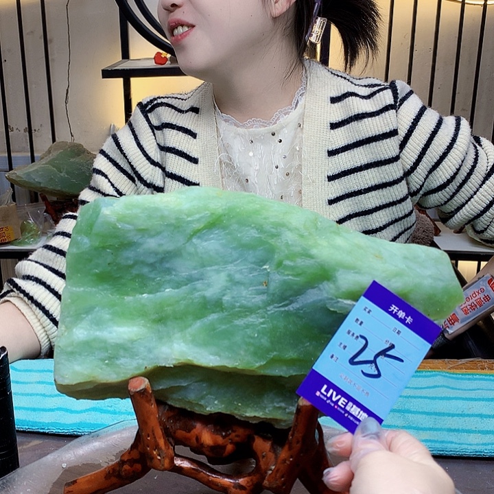 悠***爸蛇纹石玉未镶嵌原石