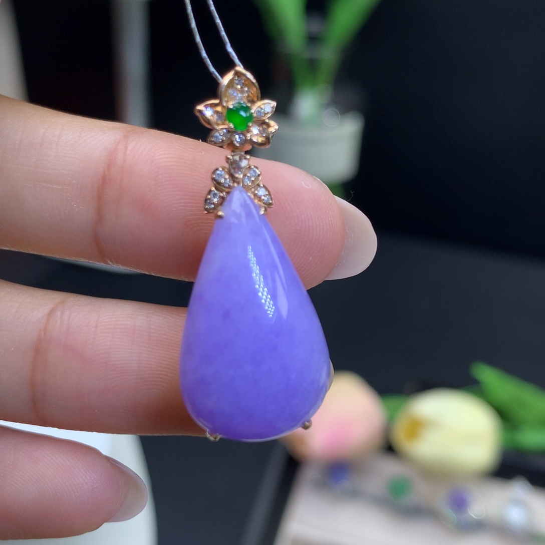 翡翠18K金镶嵌颈饰