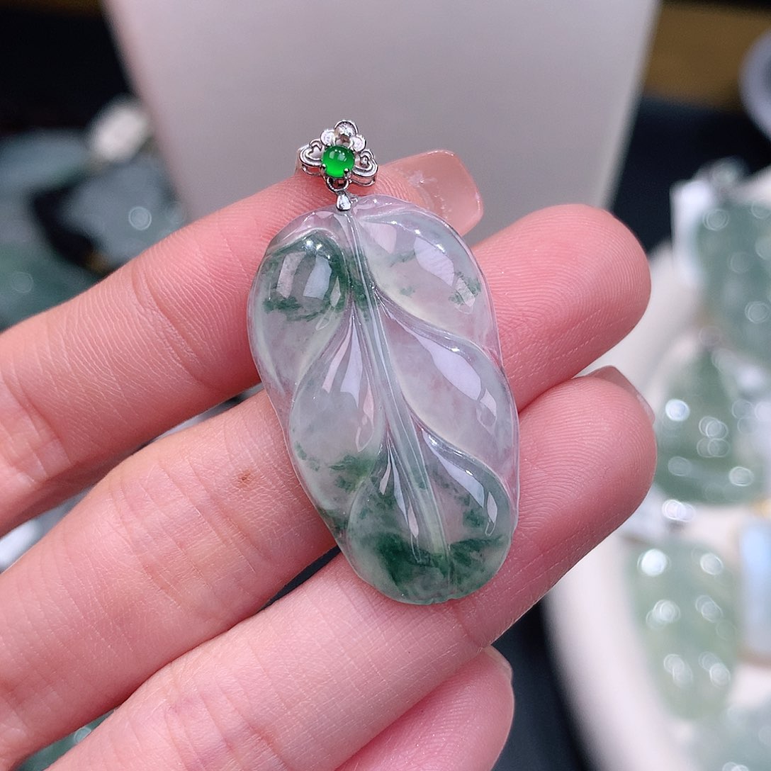 颈饰18K金镶嵌翡翠紫***兰叶子