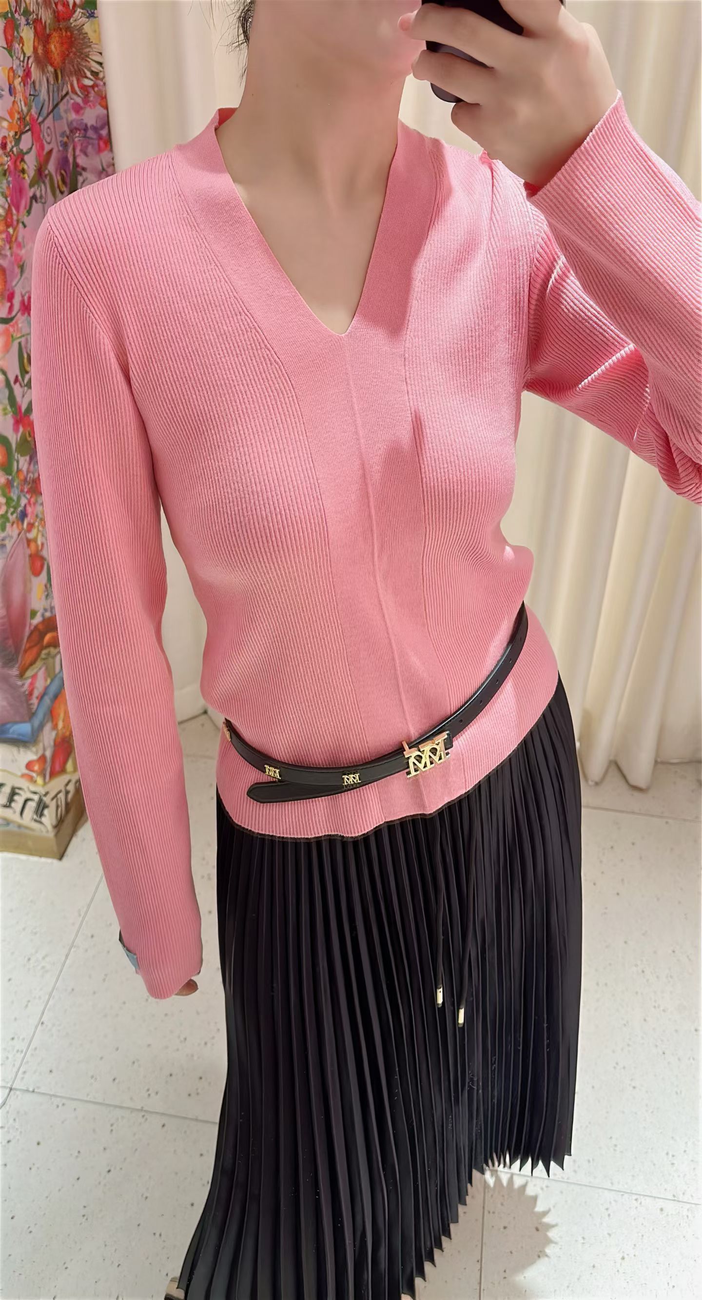 新款简约V领针织毛衫