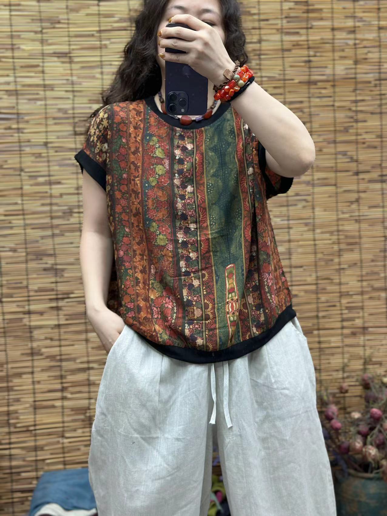 HY    竖彩花领子袖口黑边上衣