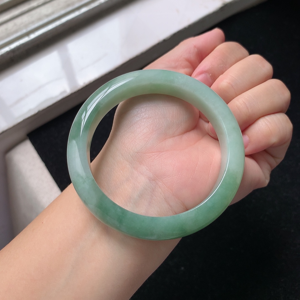 1541号 缅甸天然A货翡翠手镯57圈口飘绿宽边正装手镯
