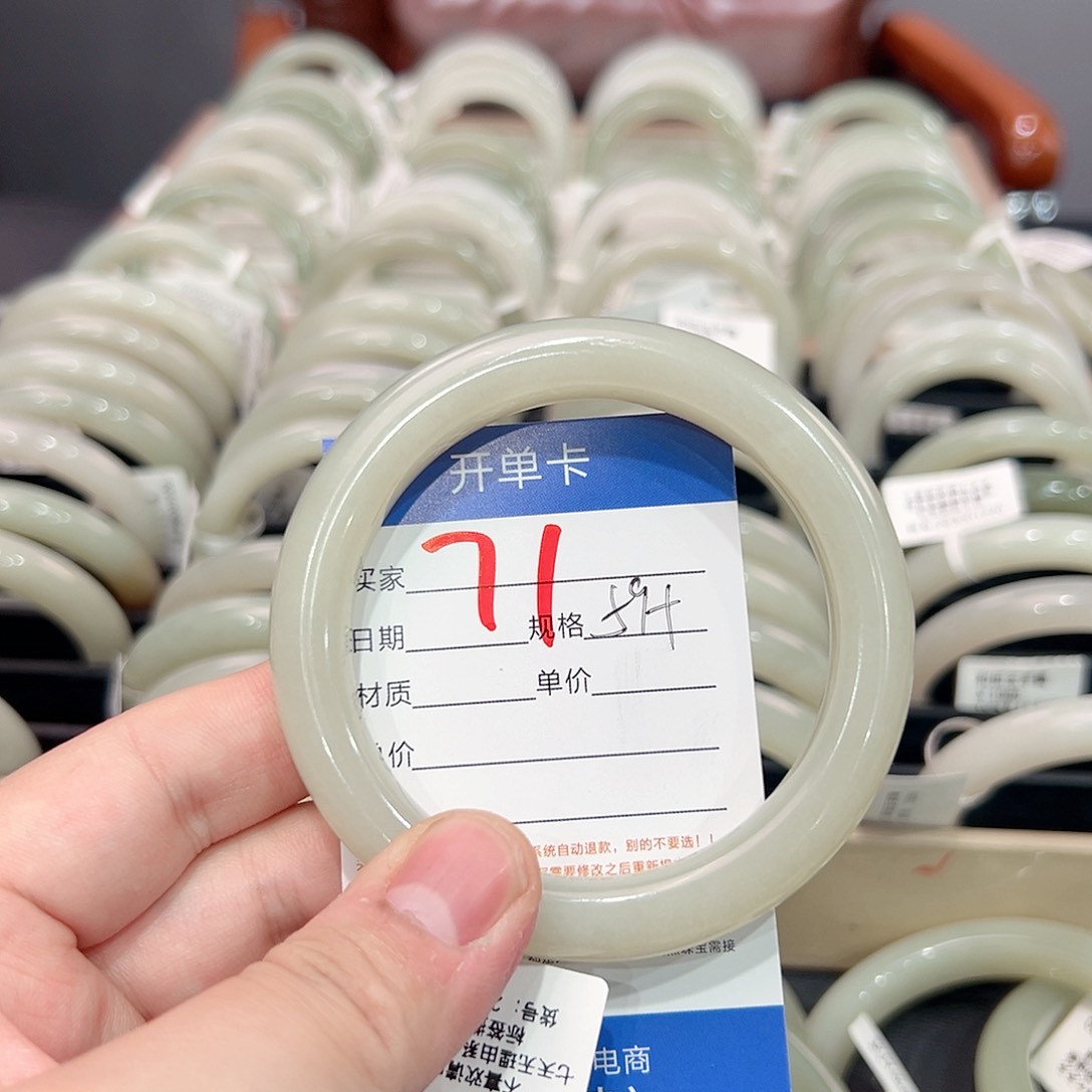 和田玉手镯未镶嵌安****y