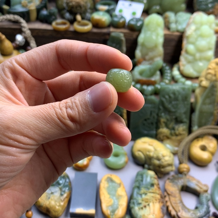 未镶嵌岫岩河磨玉（透闪石质玉）珠宝奇石小*