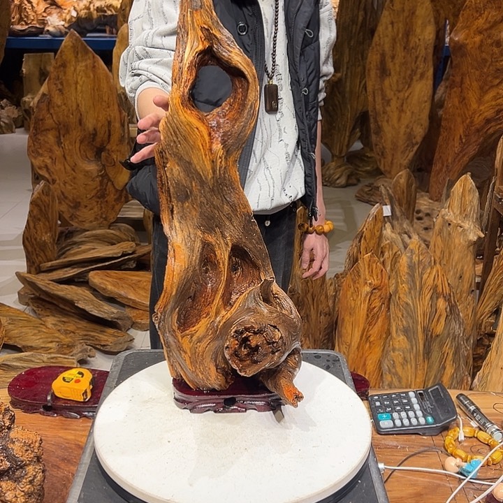 松木（琥珀木）小****。