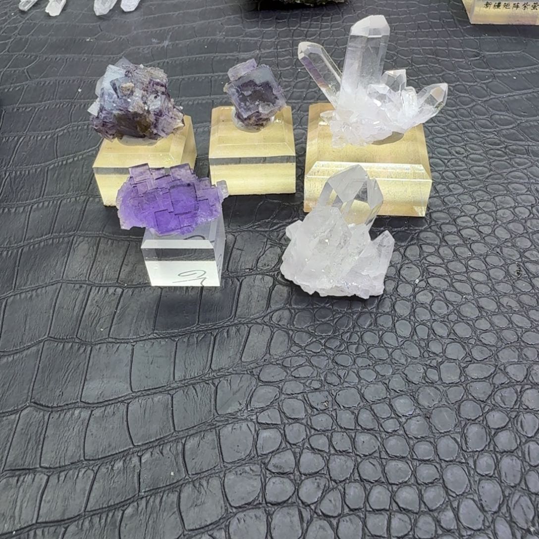 J***7石材天然水晶摆件