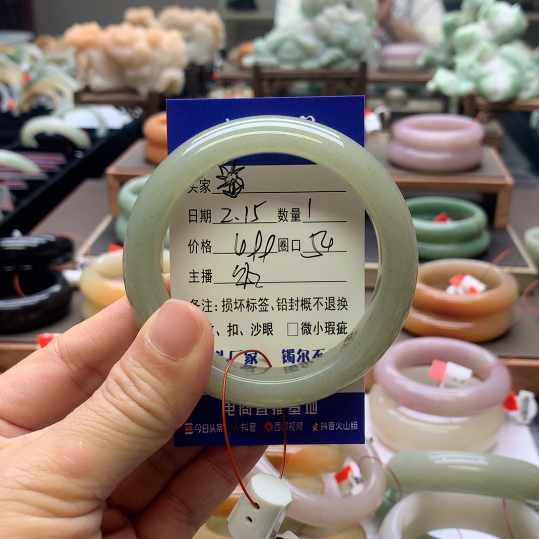 【闪购商品】石英质玉手镯未镶嵌?**?