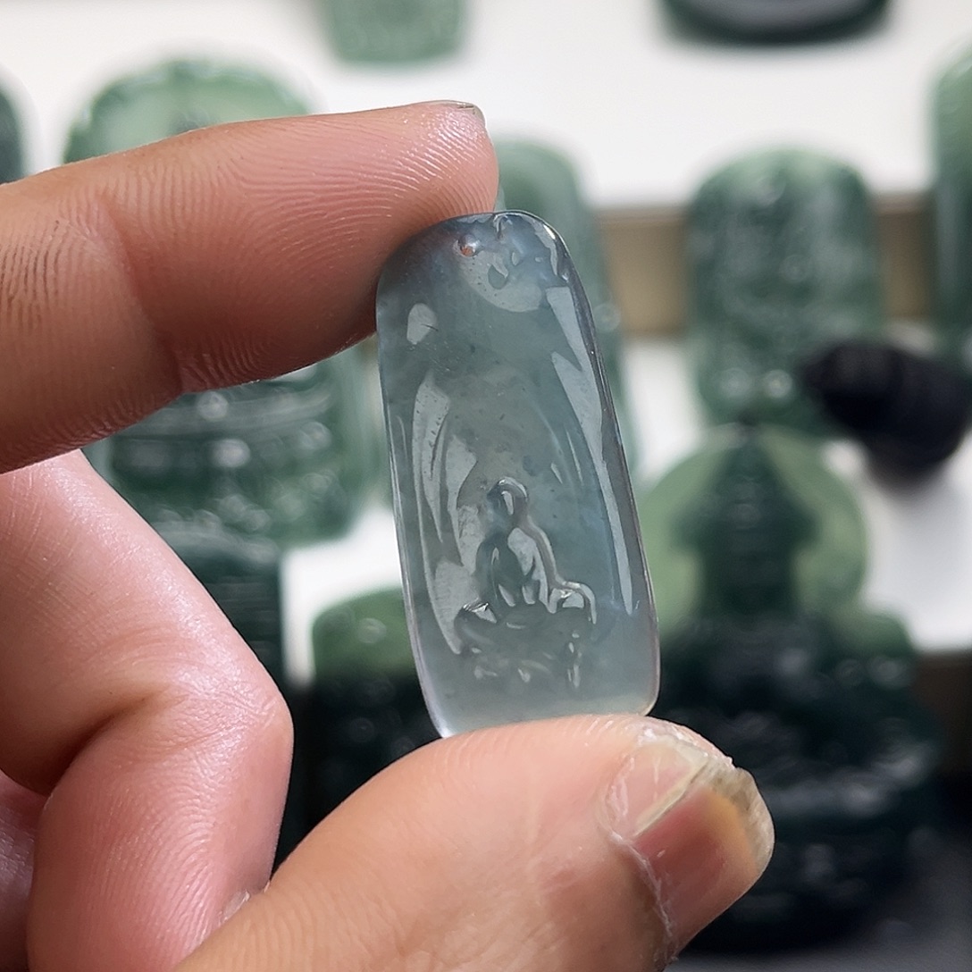翡翠未镶嵌颈饰尺寸33-15-3.4mm