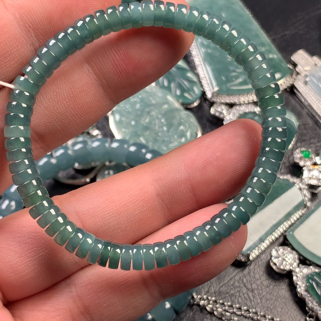 翡翠未镶嵌颈饰要片