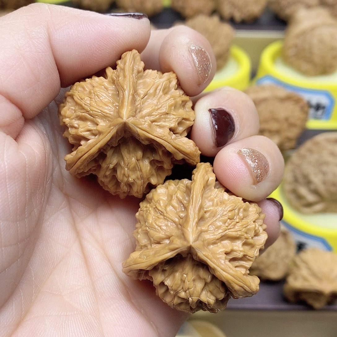 文玩核桃吊坠三棱