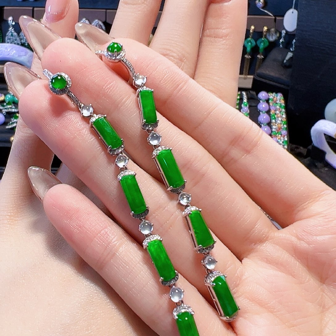 翡翠耳饰18K金镶嵌《新款》签收后24小时鉴赏期