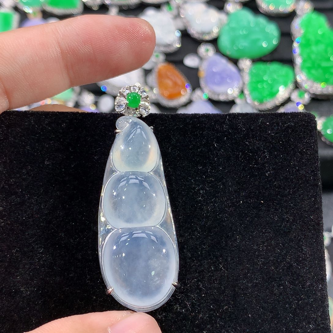 翡翠18K金镶嵌颈饰