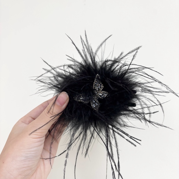 L247夕洛蝴蝶毛毛丸子夹抓夹简约气质高档盘发夹头饰发饰