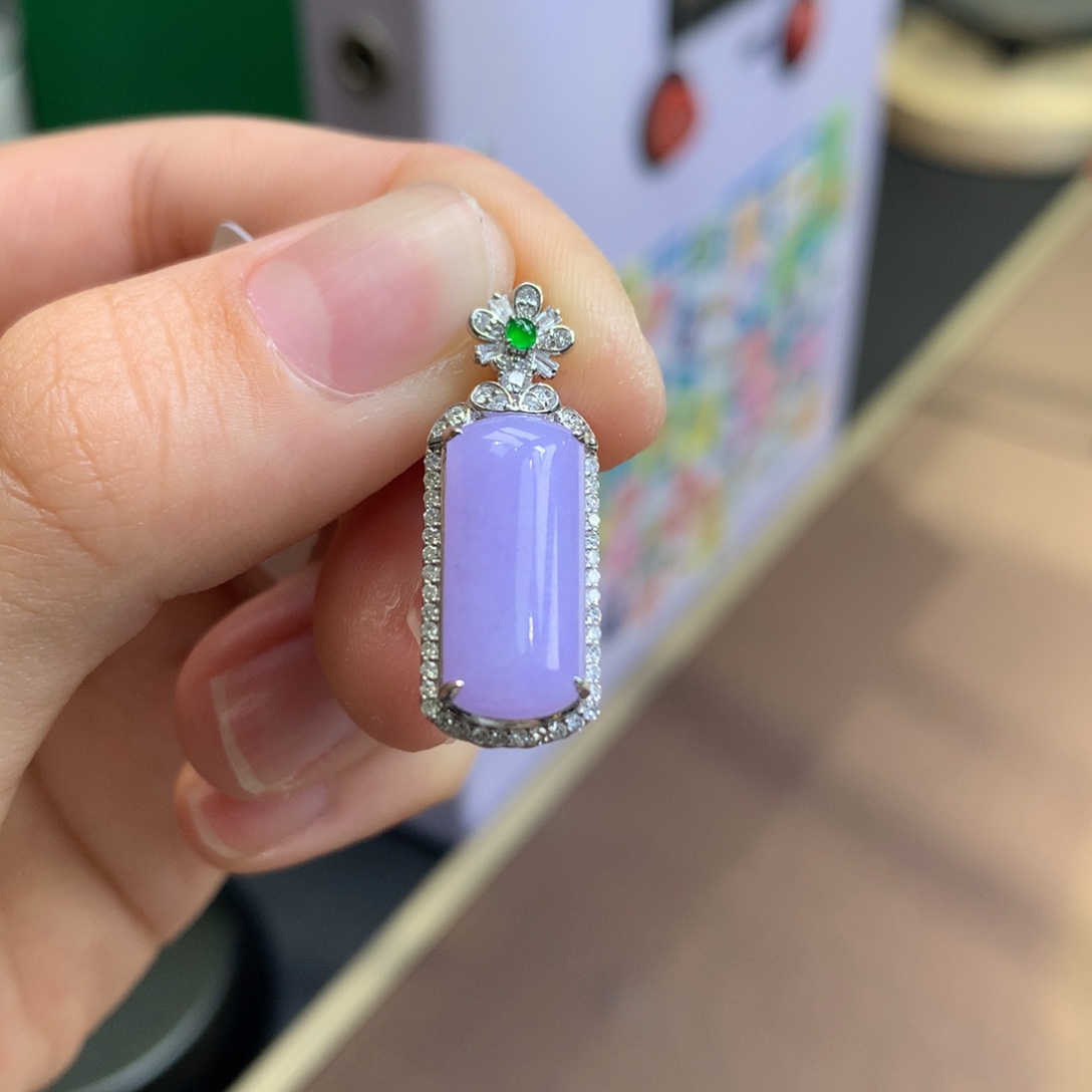 翡翠18K金镶嵌颈饰翡翠
