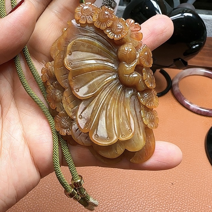 蛇纹石玉颈饰未镶嵌暴***住