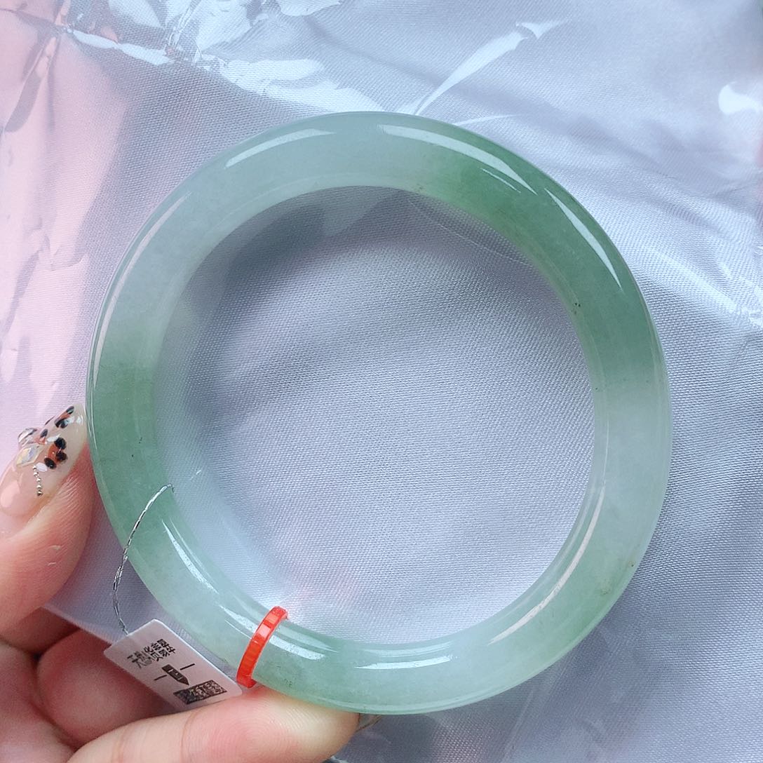 翡翠手镯未镶嵌58圈