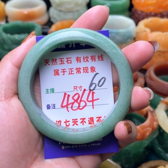 【闪购商品】石英质玉手镯未镶嵌