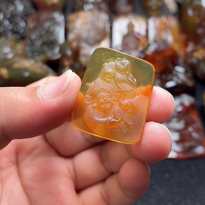 琥珀未镶嵌颈饰25