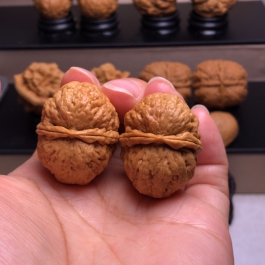 文玩核桃把件凤眼舍利32