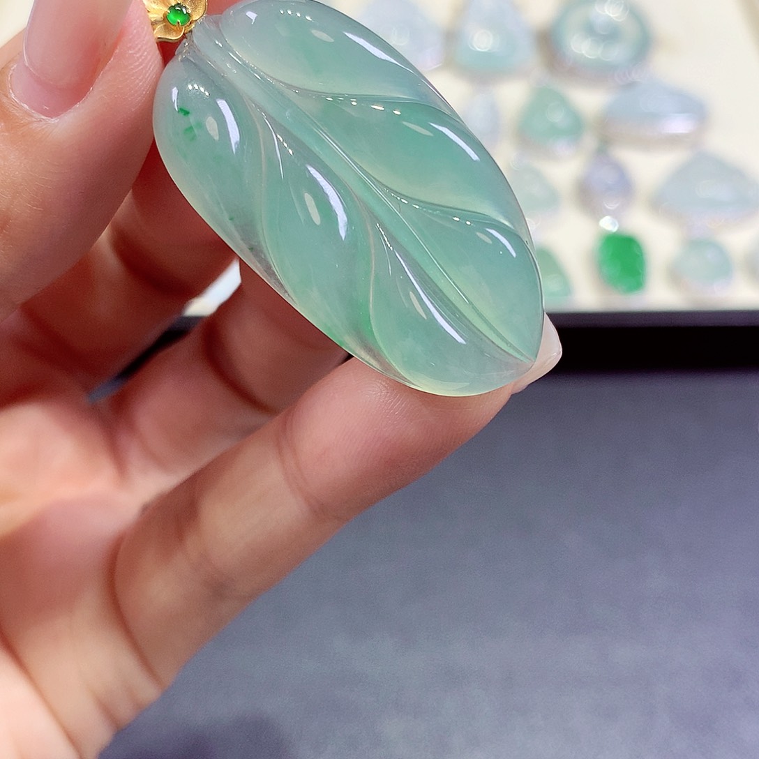 翡翠18K金镶嵌颈饰翡翠