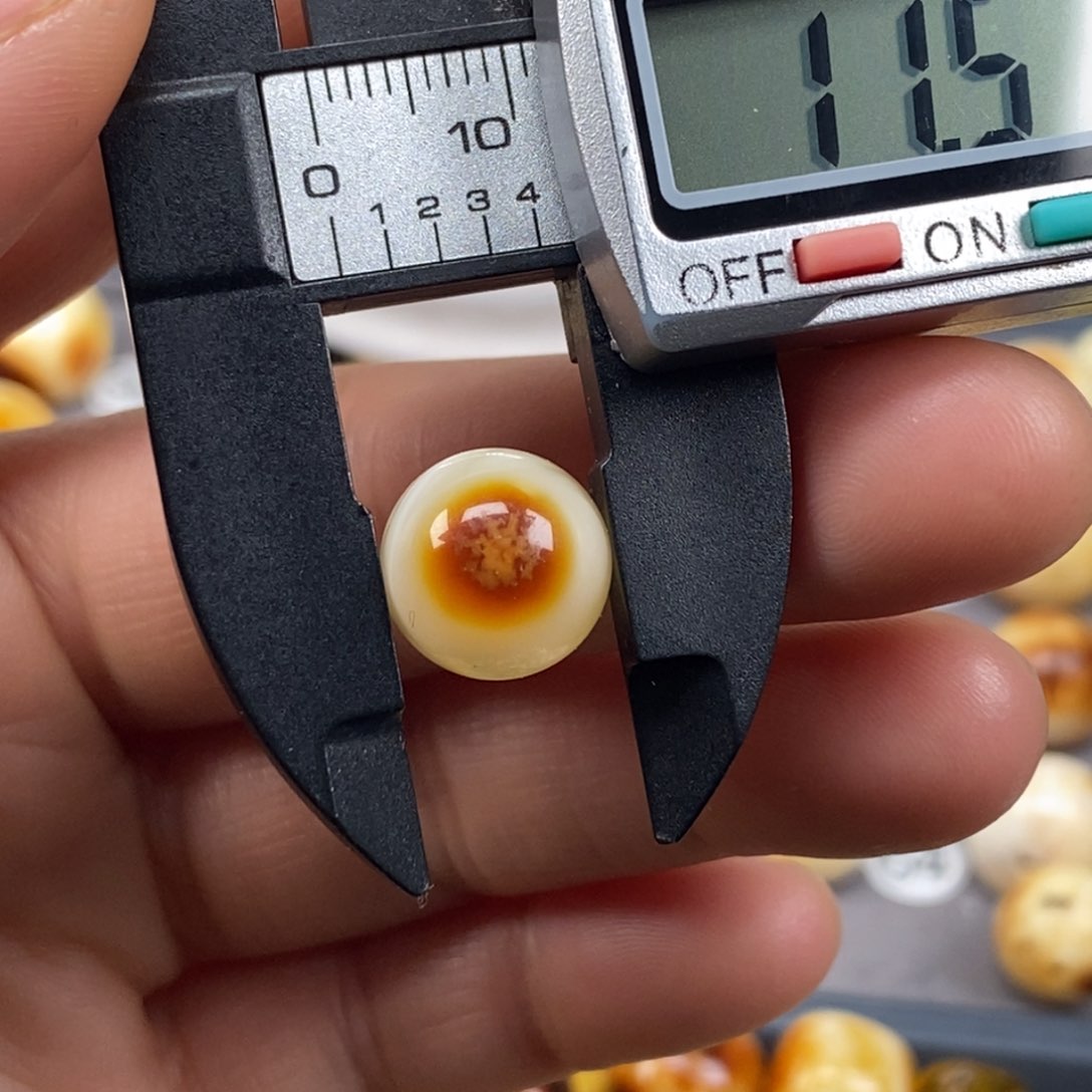 蜜蜡珠宝奇石未镶嵌