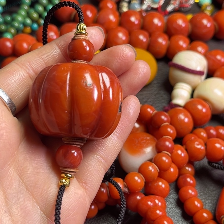 颈饰琉璃齐****?琉璃……………