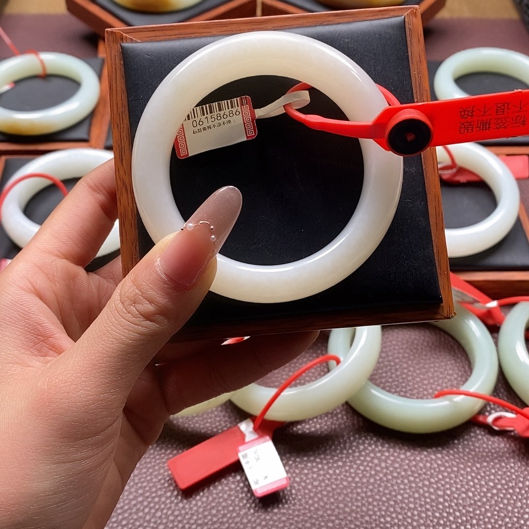 和田玉手镯未镶嵌胡*F